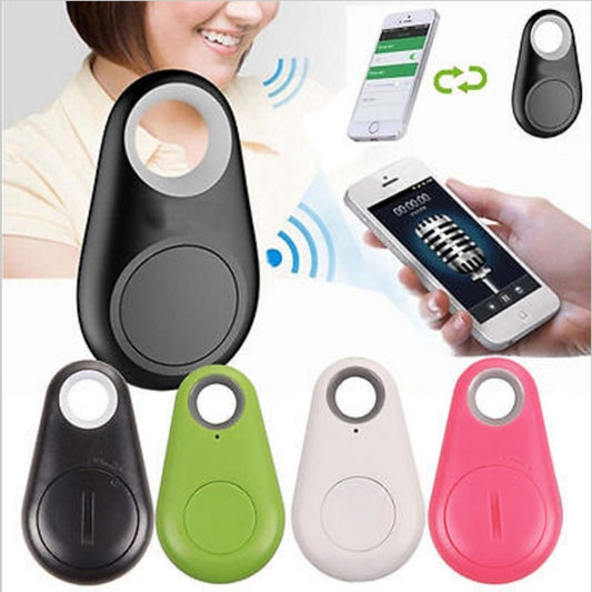 Mini Bluetooth-spårare i vattendroppe-design. Håll koll på nycklar, väskor eller husdjur via mobilen. Larm vid avstånd, räckvidd upp till 10 m. Fungerar även som kamerafjärr. Upp till 6 mån standby. CR2032-batteri ingår. Finns i flera färger.
